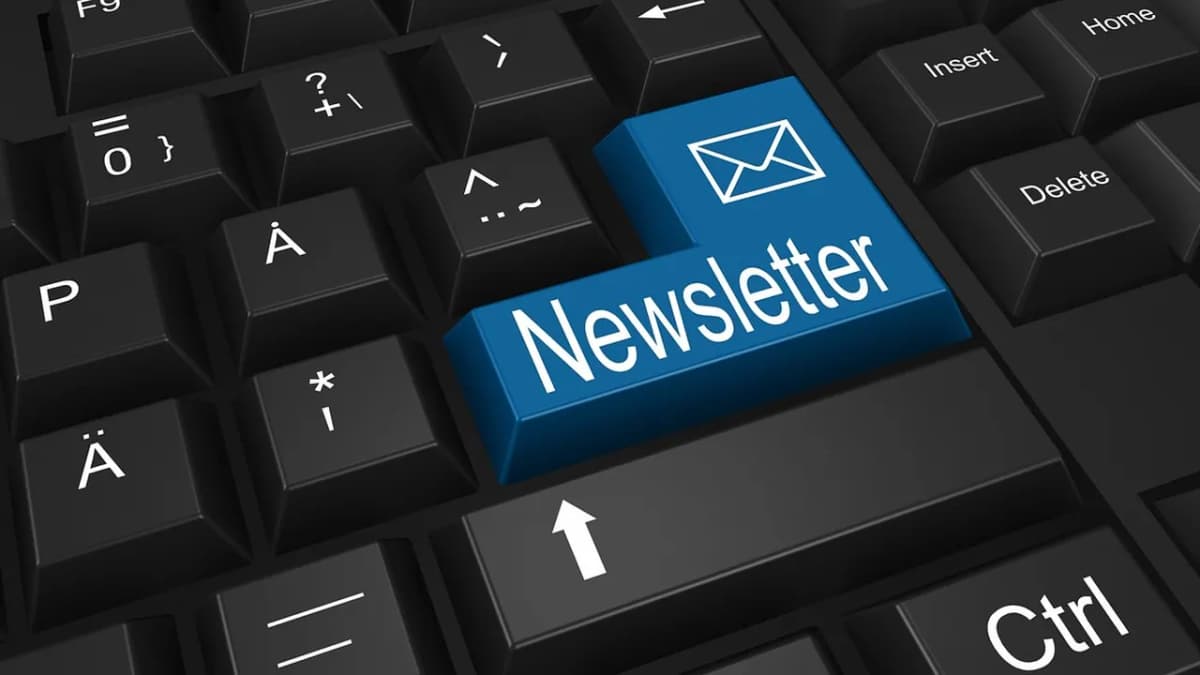 Keyboard with a blue Newsletter key and an envelope icon